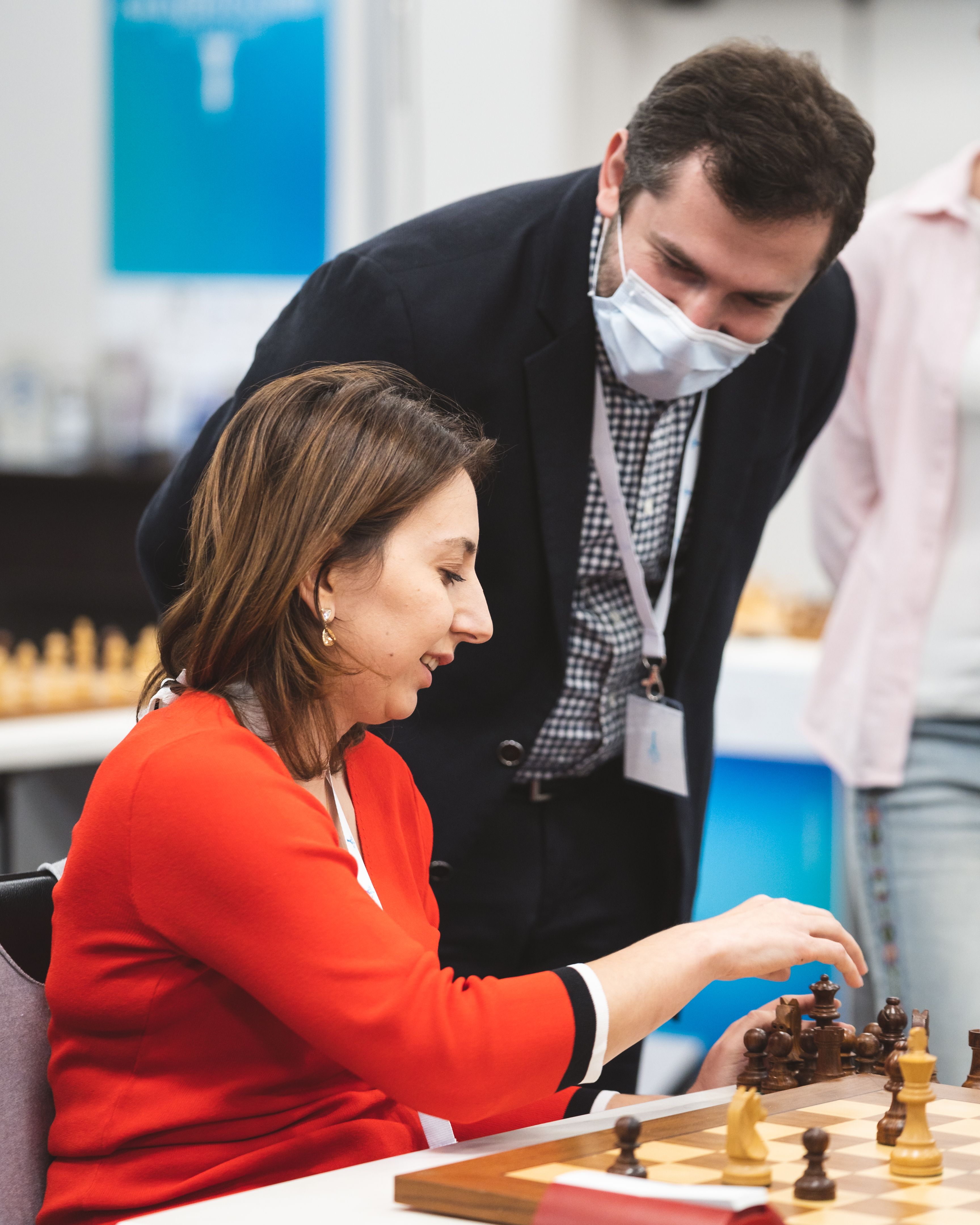 ММ Джавакишвили из Армении с гроссмейстером Давидом Джоджовой на командном чемпионате мира среди женщин