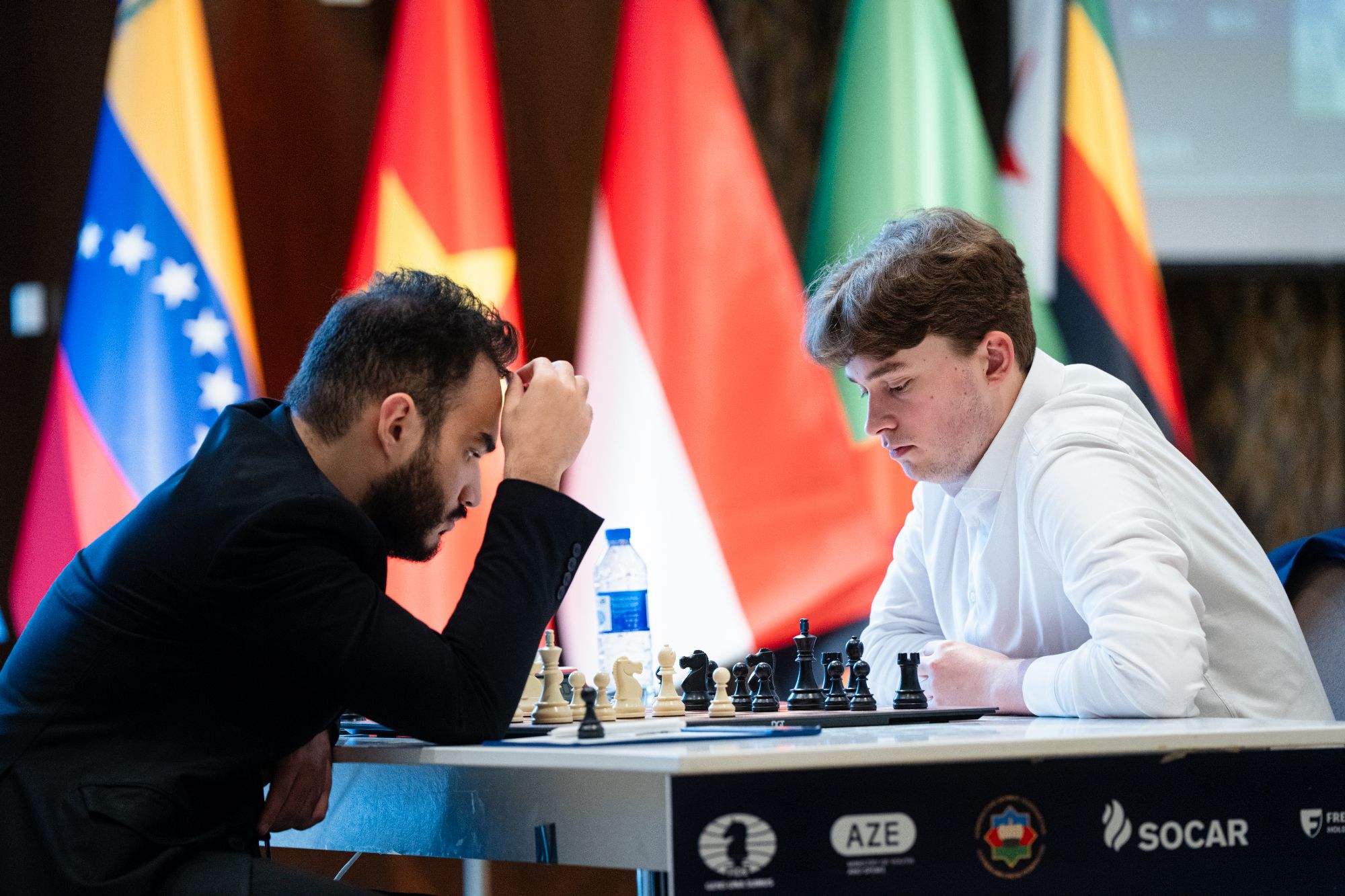 Duelo Épico com Decisão na Copa do Mundo de Xadrez 2023: Praggnanandhaa ou  Erigaisi, quem avança? 