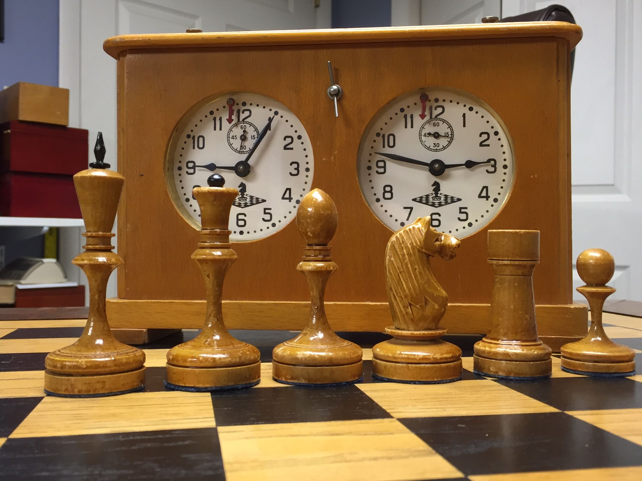 Chess Clock A/R Timer Portable,The Same Chess Clock for The Queens Gambit Wooden Mechanical Chess Clock Board Game Timing Tools No Battery Required 