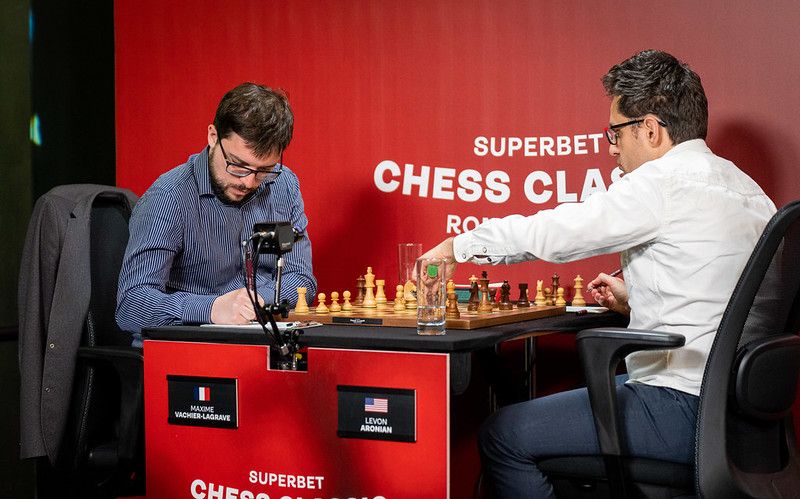 London Classic: Nepomniachtchi joins lead