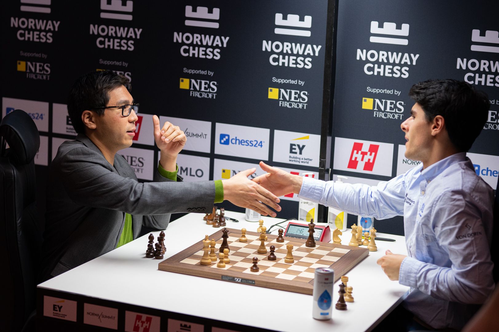 Norway Chess: Viswanathan Anand defeats Magnus Carlsen, leads standings