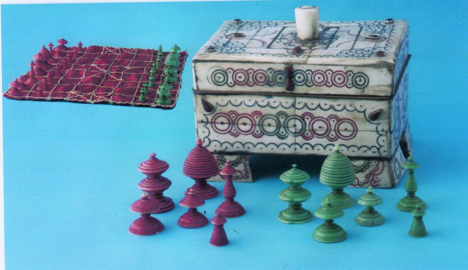 Чатуранга игра. Индийские шахматы чатуранга. Древние индийские шахматы чатуранга. Чатуранга и шатрандж.