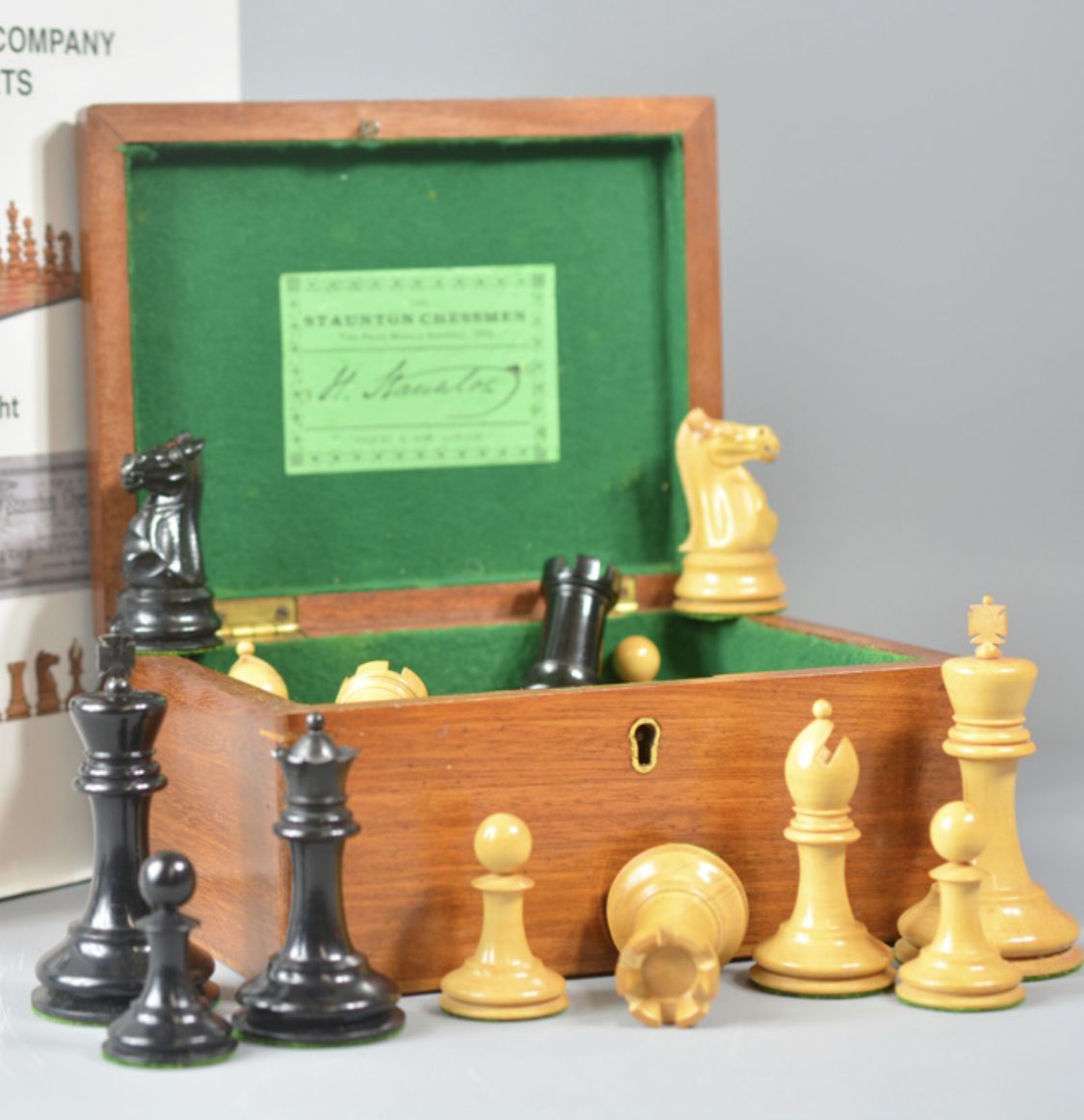 Custom board picture and pieces - Chess Forums 