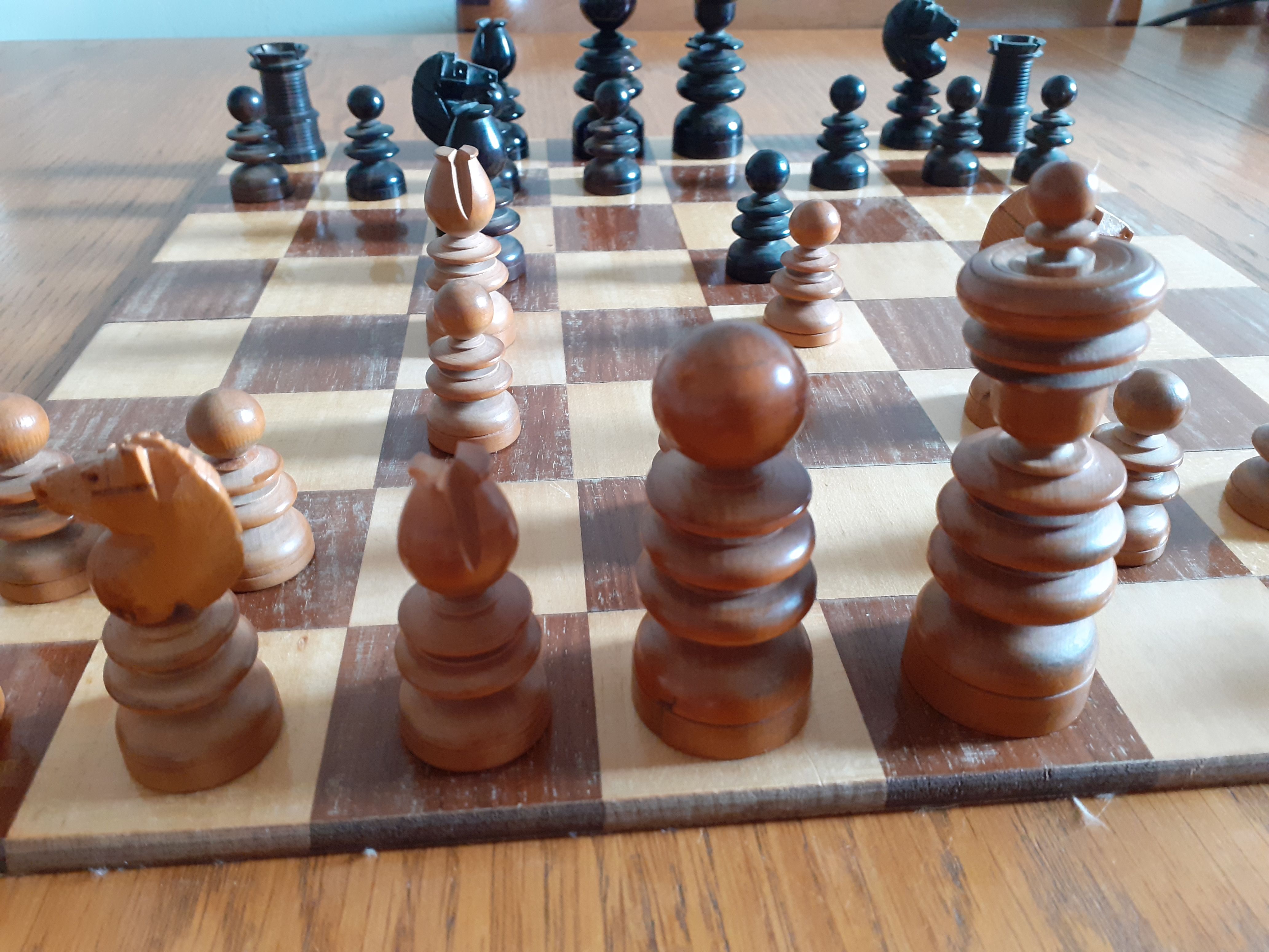 A interesting vintage chess set - Chess Forums 