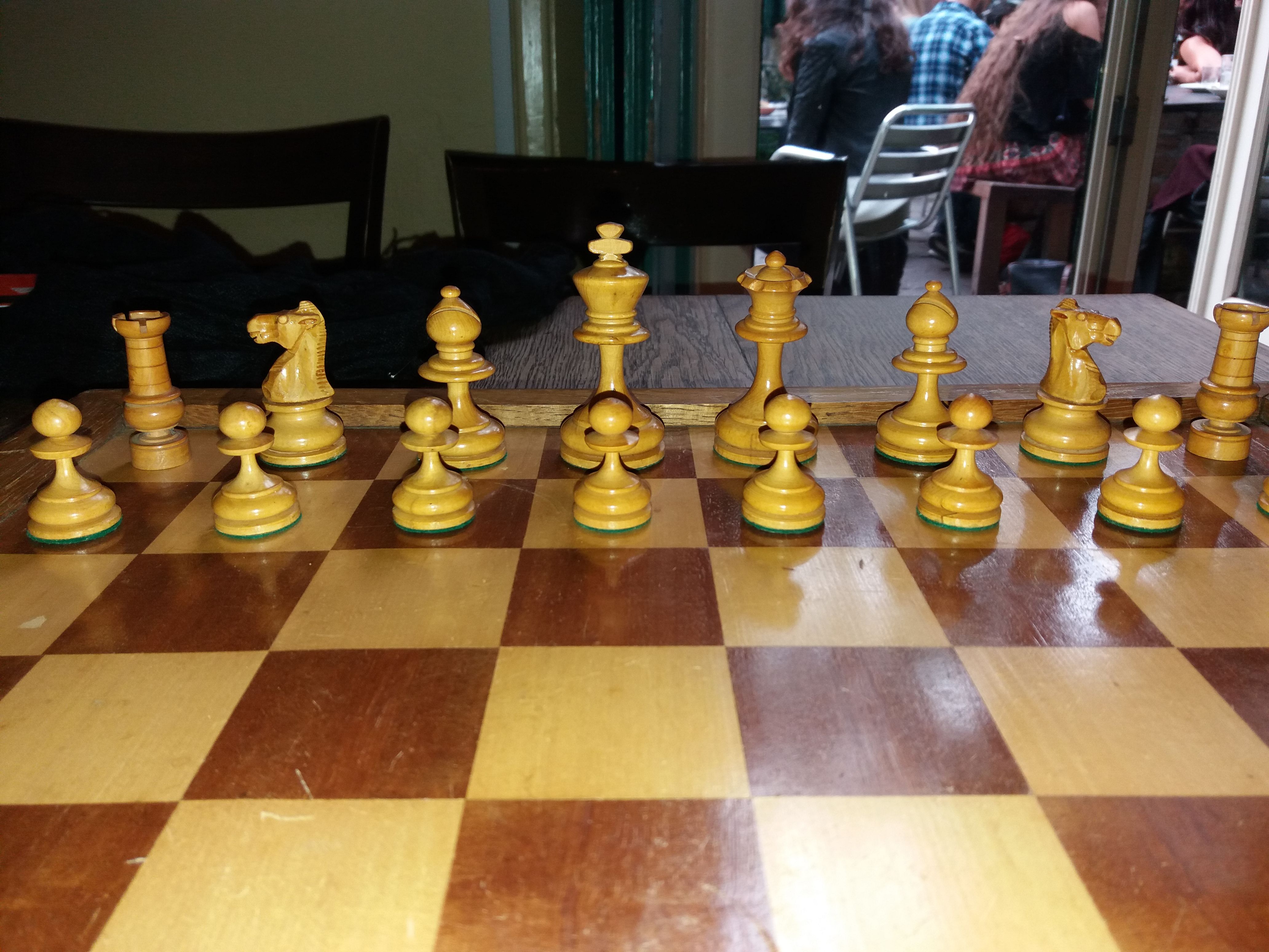 Can you identify this possibly vintage set for me? - Chess Forums - Chess .com