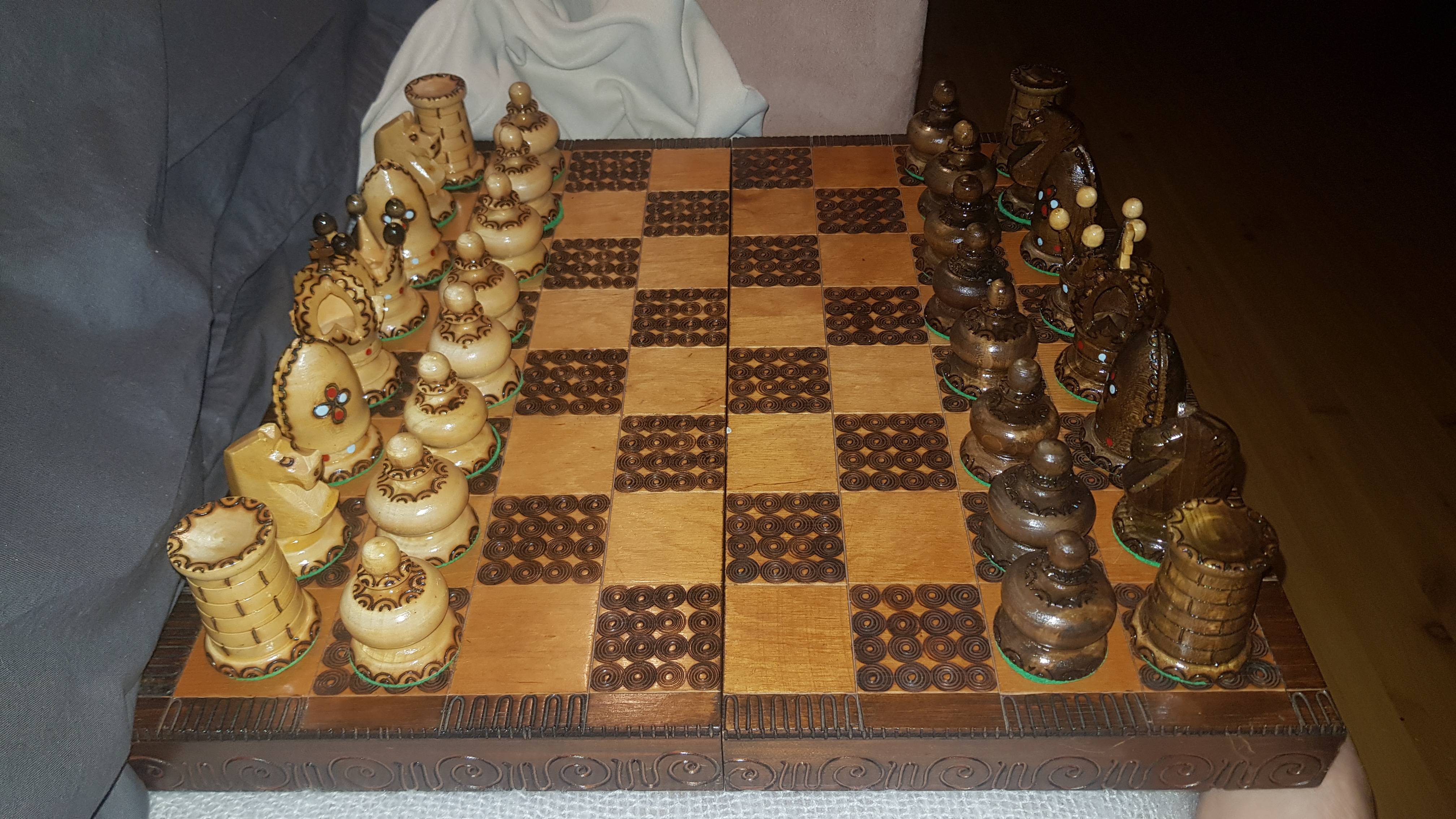 Leads on these Polish or Russian pieces? - Chess Forums 