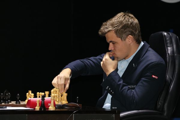 World Chess Championship starts with Harrelson blunder