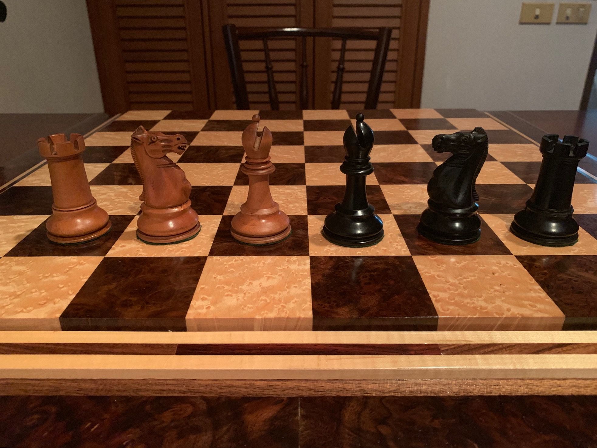 LARGE ORIENTAL THREE KINGDOMS Chess Set WALNUT & BIRDSEYE MAPLE COLOR BOARD 