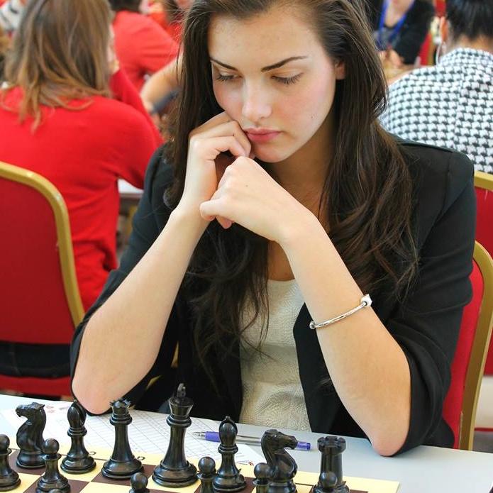 Meet World Series of Poker star Alexandra Botez, whose sister Andrea is the  'world's sexiest chess player