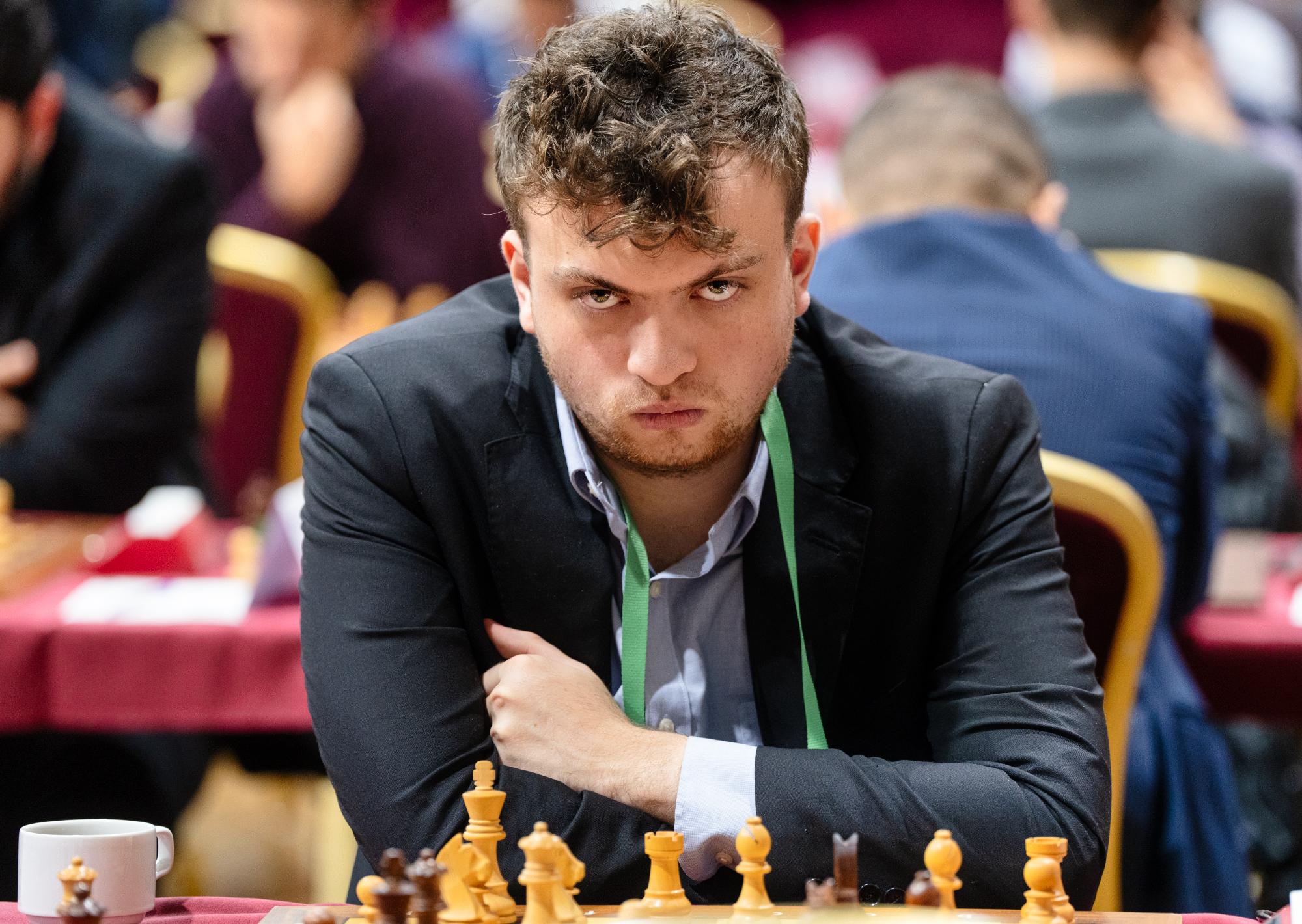 chess24.com on X: @DGukesh Updated with the December FIDE ratings now —  curiously, the only player whose rating didn't change is Hans Niemann,  though his live rating has rocketed to 2693.7!  /