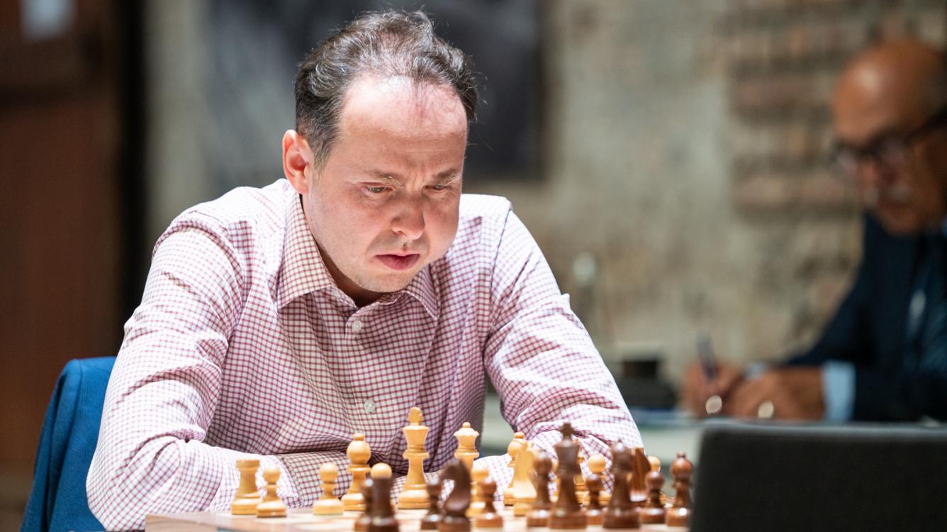 Большая швейцарка ФИДЕ и Chess.com: Наер почти догнал Фирузджу