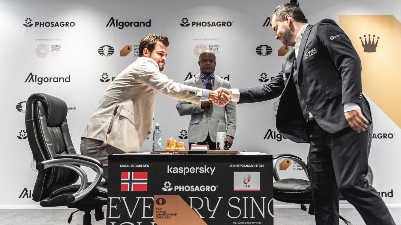 Матч на первенство мира ФИДЕ, партия 2: Карлсен спасается, оставшись без качества