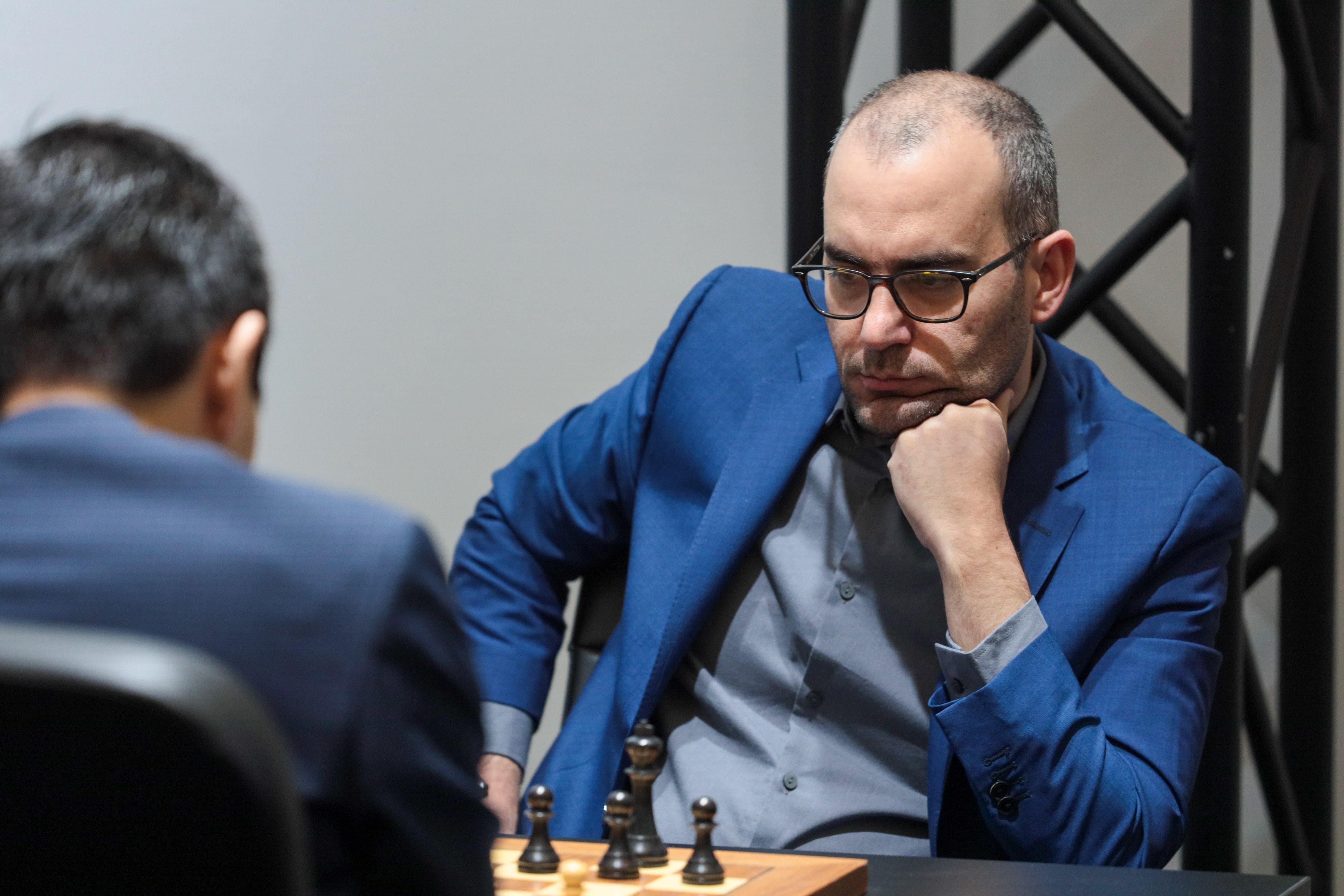 Daniil Dubov and Vincent Keymer after Round 4 of the FIDE Grand Prix 2022  in Berlin 