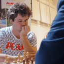 European Club Cup: Carlsen opfert 2 Bauern und gewinnt