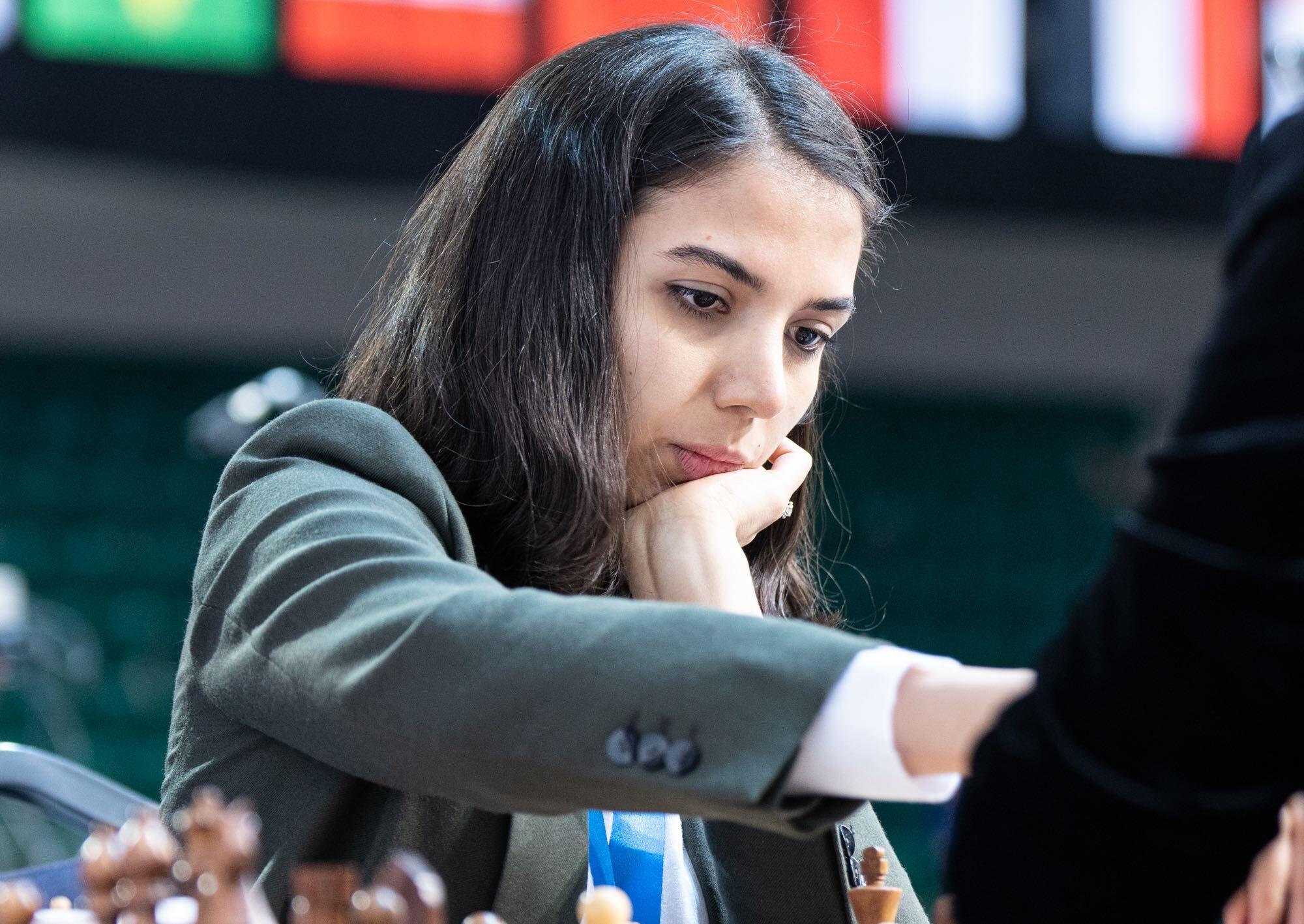 Exiled Iranian chess player says not herself with hijab