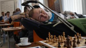 Лукаш Новак становится международным мастером, несмотря на болезнь спинного мозга