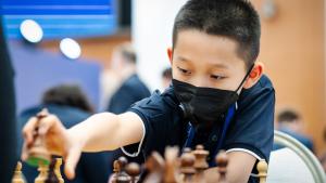 Roman Shogdzhiev (8 anni) lascia a bocca aperta il mondo scacchistico battendo 5 GM
