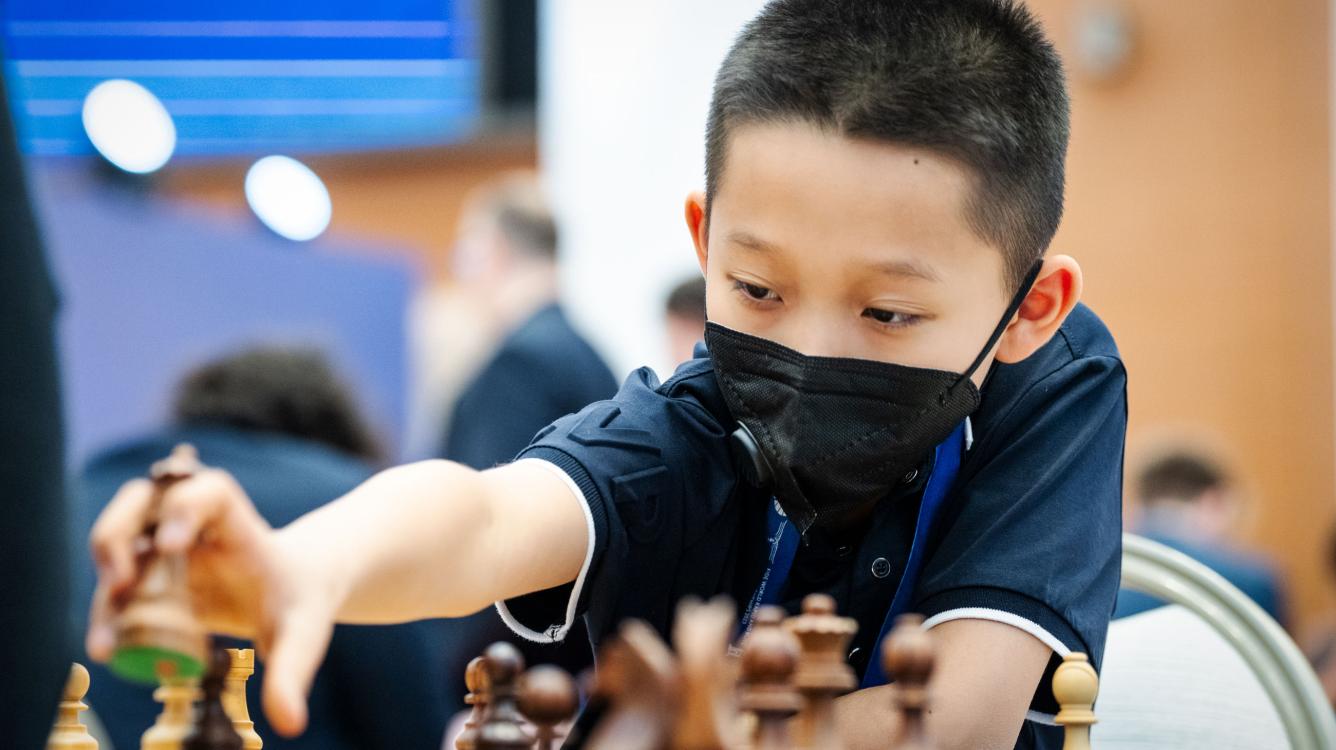 8-летний Роман Шогджиев побеждает 5 гроссмейстеров