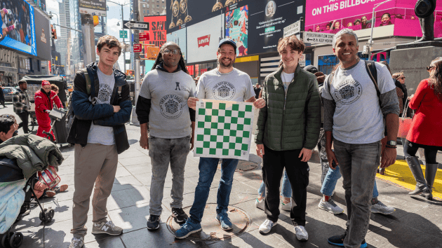 Comunità scacchistica raccoglie oltre 11.000$ in una camminata di beneficenza a New York