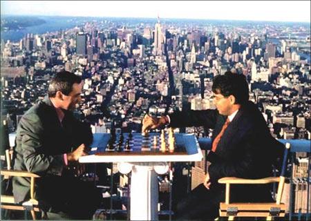 Kasparov vs Anand 1995 Juego 10 - Sacrificio de la torre