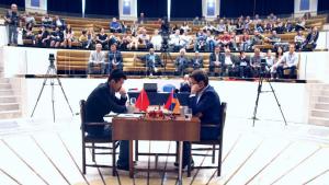 Fotos miniaturas de Aronian Não Consegue Quebrar Ding na Final da Copa do Mundo Partida 1