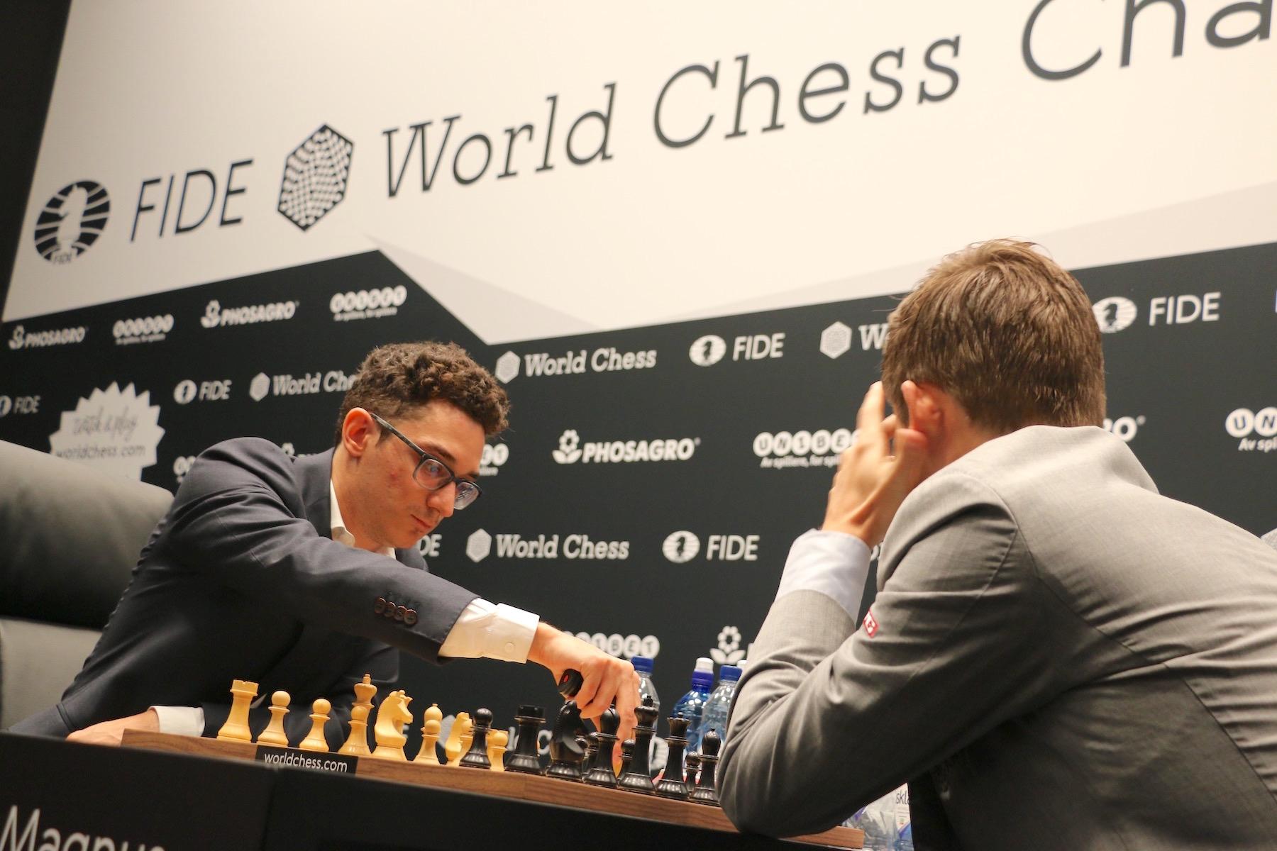 Magnus Carlsen shows up late for his game : r/chess