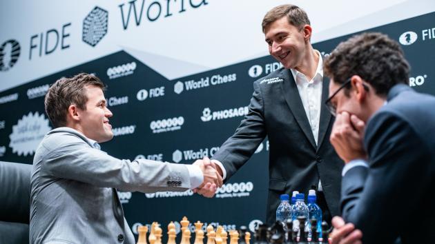 Schach-WM, Runde 11: Caruana hält mit Schwarz problemlos Remis