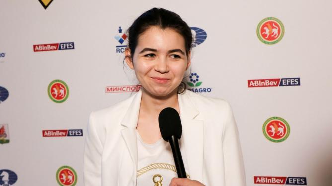 Александра Горячкина занимает первое место в турнире претенденток