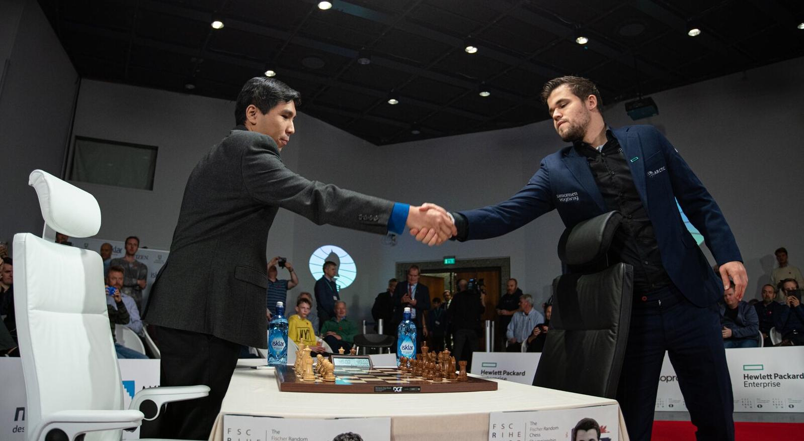 Chessify on X: Wesley So defeats Magnus Carlsen 13.5 - 2.5 to become the  first official FIDE Fischer Random World Champion. (photo by L. Ootes)  Congrats on a crushing victory! #frchess Congrats