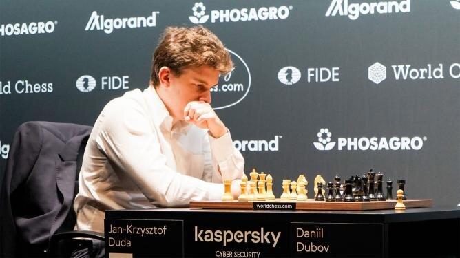 Duda pokonuje Dubova i awansuje do finału Grand Prix FIDE w Hamburgu