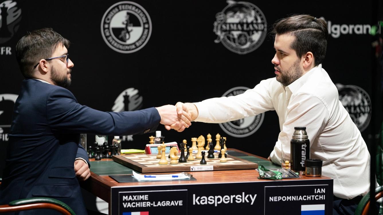 바시어라그라브, 네폼니아치를 잡아내며 FIDE 도전자 결정전 선두 차지