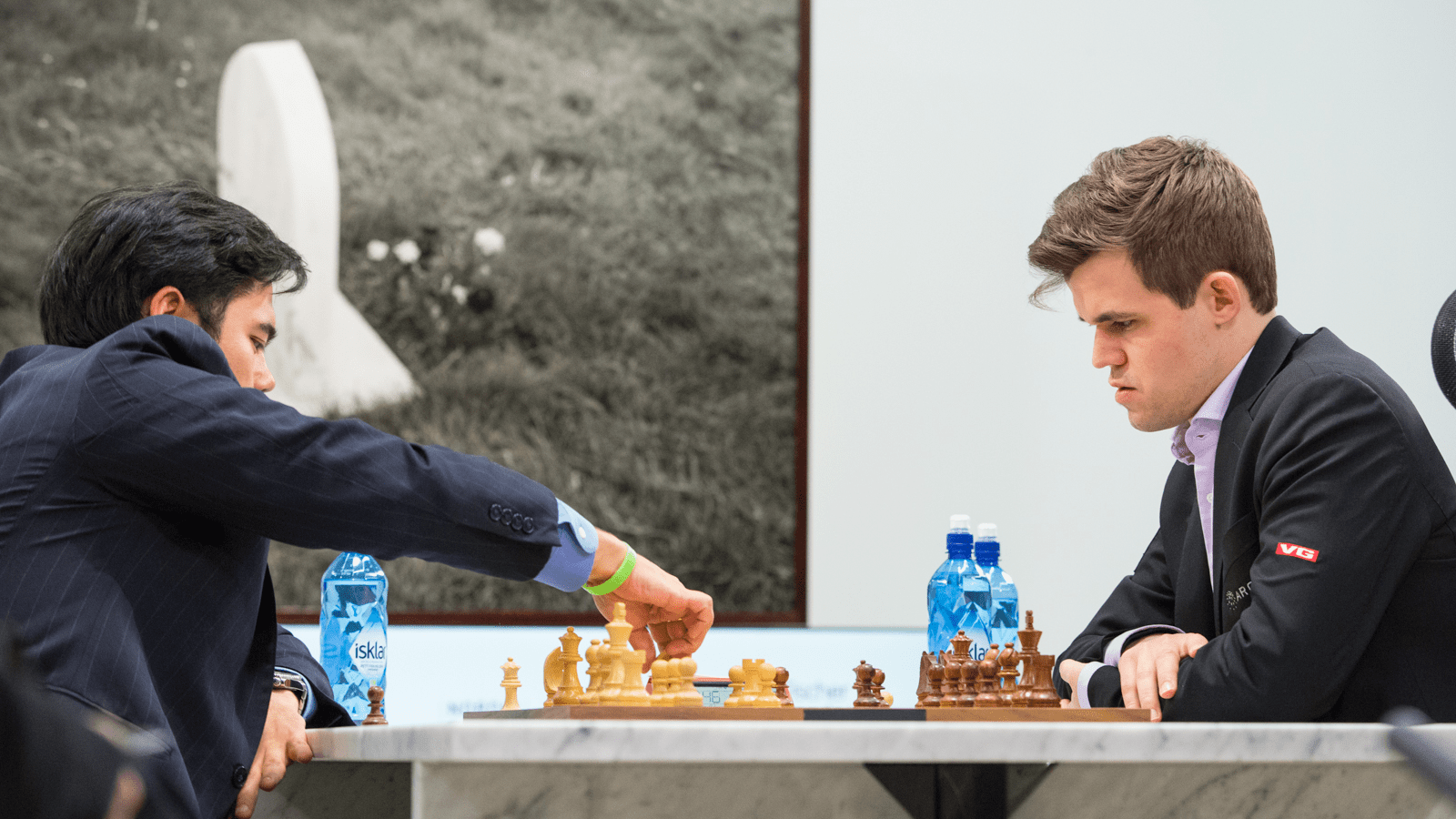 Chess GM Magnus Carlsen arrives late to Hikaru match in most
