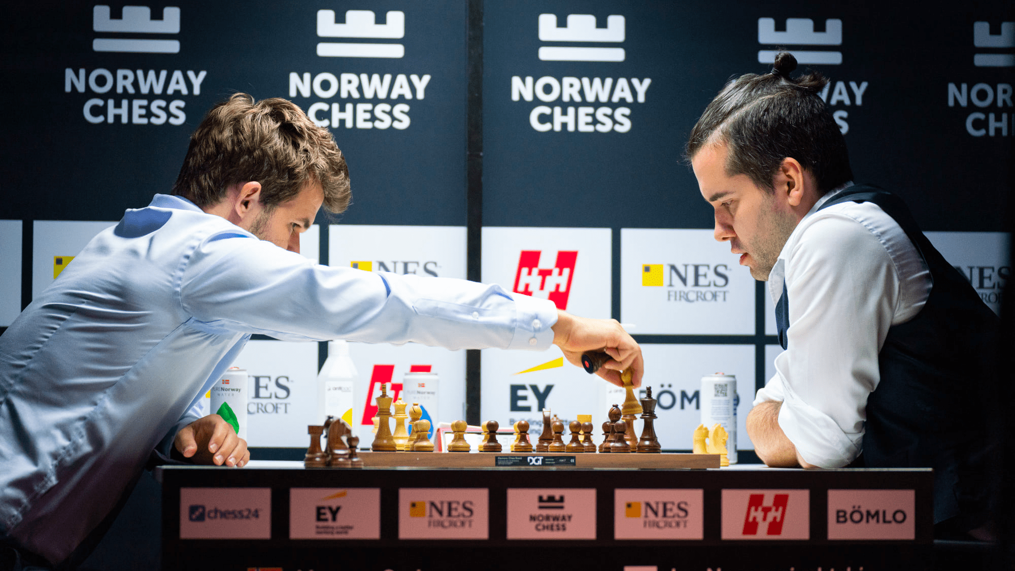 SUPER WIN!! Magnus Carlsen vs Ian Nepomniachtchi